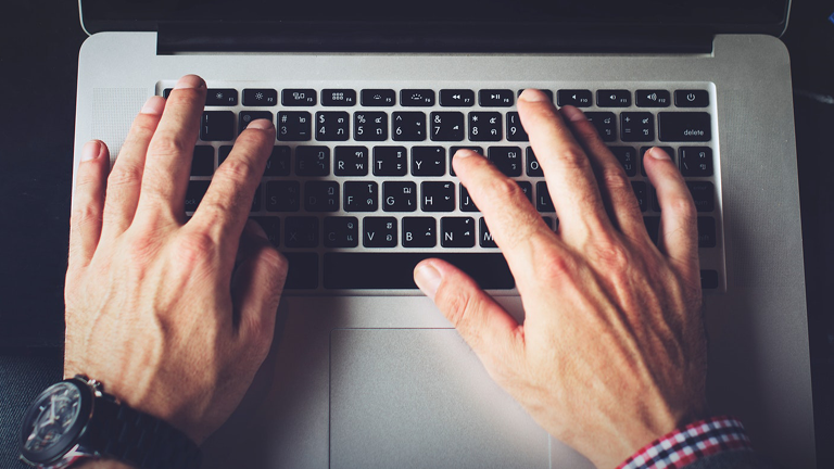 Facilitez-vous la vie et devenez plus productif avec votre PC ou Mac grâce à ces raccourcis clavier. 10 raccourics clavier PC Mac faciliter la vie augmenter la productivité