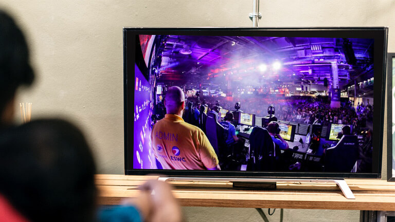 Un poste dédié au eSport francophone arrive sur les ondes québécoises. ES1 chaîne eSports francophone disponible Québec