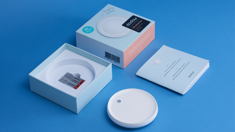 Le Dodow fonctionne simplement avec des batteries, comme une petite veilleuse. gadget dodow métronome lumineux paquet batteries