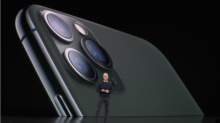 Tim Cook et son équipe on présenté le nouveau iPhone 11 et iPhone 11 Pro. Apple Tim Cook Keynote iPhone 11 Pro téléphone intelligent