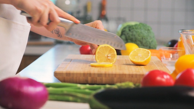 La ChopBox en action dans nos cuisine. planche découper intelligente cuisine repas souper diner