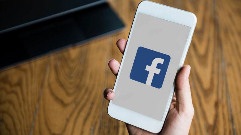 Facebook supprimer données navigation web application mobile