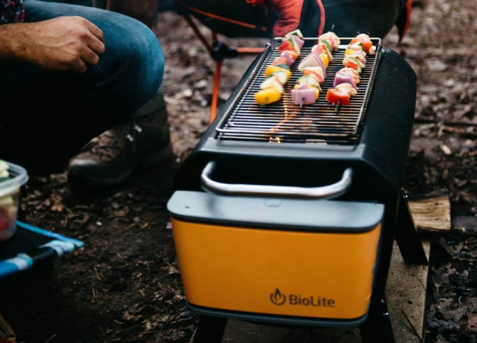Contrairement à la génératrice de BioLite, le FirePit est vraiment conçu pour faire office de foyer.
