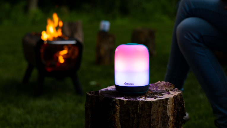 Disponibles dans une multitude de tailles, on retrouve des lampes de camping BioLite pour tous les goûts.