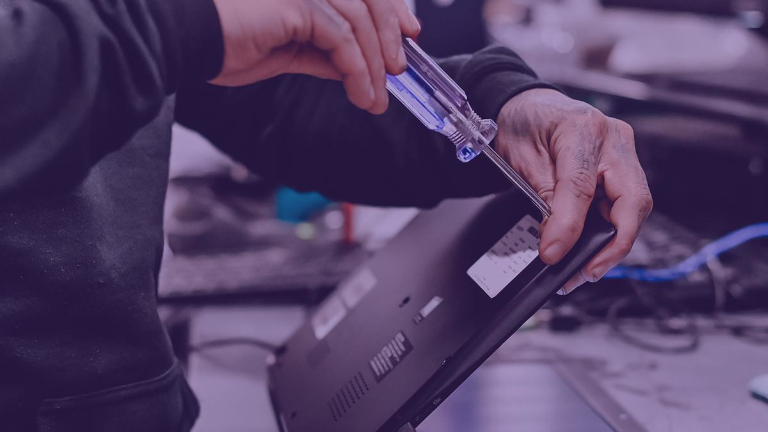 On peut faire réparer divers appareils chez Insertech. Service réparation Insertech