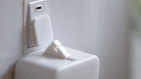 Bien que limité pour certains appareils, le SwitchBot permet d'allumer et d'éteindre les interrupteurs à bascule. switchbot allumer éteindre interrupteur bascule